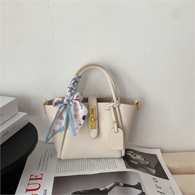 {{photo.Alt || photo.Description || 'LAVANDER Сумка женская /кожа/ W8113'}}