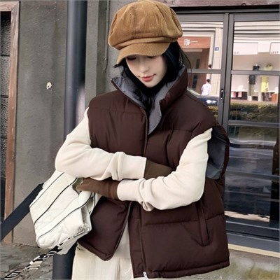 {{photo.Alt || photo.Description || 'Cute Woman Жилет женский пуховый  heng-K11'}}