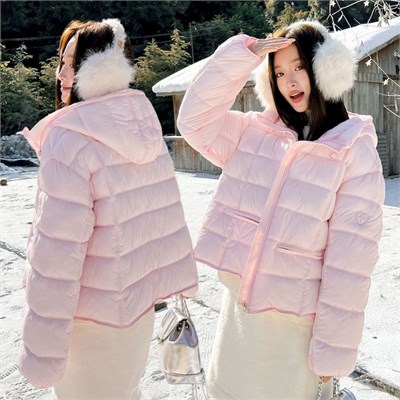 {{photo.Alt || photo.Description || 'Cute Woman Куртка с капюшоном  010-851'}}