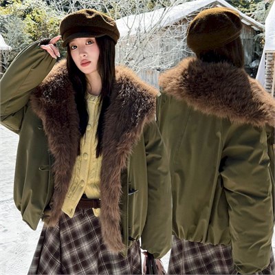 {{photo.Alt || photo.Description || 'Cute Woman Куртка с меховым воротником  010-853'}}