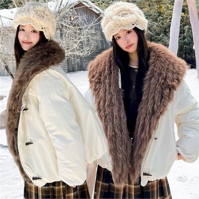 {{photo.Alt || photo.Description || 'Cute Woman Куртка с меховым воротником  010-853'}}