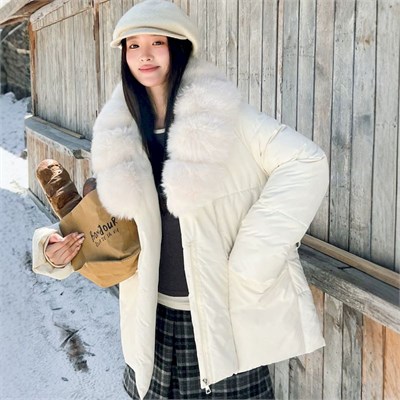 {{photo.Alt || photo.Description || 'Cute Woman Куртка с меховым воротником  010-901'}}