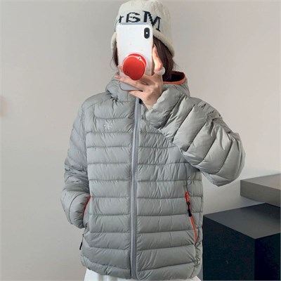{{photo.Alt || photo.Description || 'Cute Woman Куртка с капюшоном  028-2601'}}