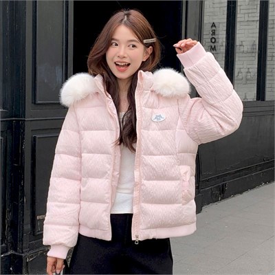 {{photo.Alt || photo.Description || 'Cute Woman Куртка с капюшоном  019-833'}}