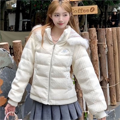 {{photo.Alt || photo.Description || 'Cute Woman Куртка с капюшоном  019-833'}}