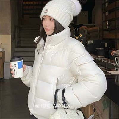 {{photo.Alt || photo.Description || 'Cute Woman Куртка пуховая стеганая  019-828'}}