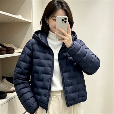 {{photo.Alt || photo.Description || 'Cute Woman Куртка с капюшоном  028-2603'}}