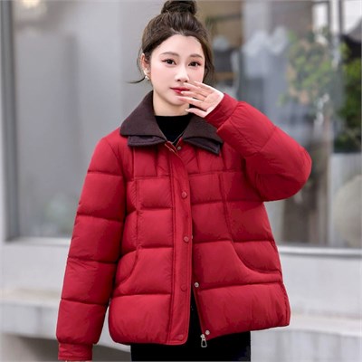 {{photo.Alt || photo.Description || 'Cute Woman Куртка пуховая стеганая  001-B62'}}