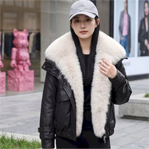 {{photo.Alt || photo.Description || 'Cute Woman Куртка с меховым воротником  026-669'}}