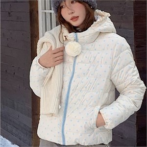 {{photo.Alt || photo.Description || 'Cute Woman Куртка с капюшоном  028-2610'}}