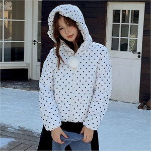 {{photo.Alt || photo.Description || 'Cute Woman Куртка с капюшоном  028-2610'}}