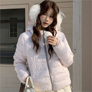 {{photo.Alt || photo.Description || 'Cute Woman Куртка с капюшоном  028-2610'}}