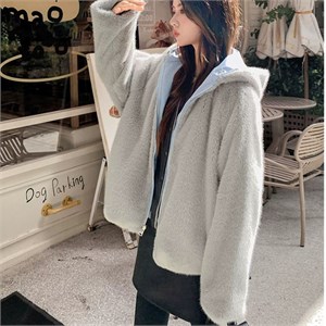 {{photo.Alt || photo.Description || 'Cute Woman Куртка с капюшоном  025-A31'}}