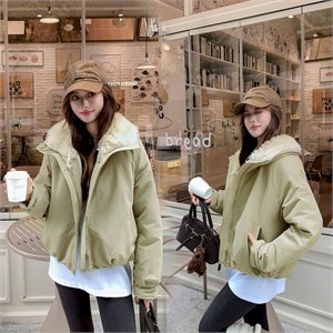 {{photo.Alt || photo.Description || 'Cute Woman Куртка с меховым воротником  025-A30'}}