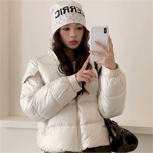 {{photo.Alt || photo.Description || 'Cute Woman  Куртка-пуховик  028-2608'}}