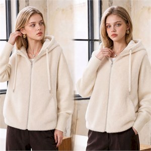 {{photo.Alt || photo.Description || 'Cute Woman  Куртка с капюшоном  001-B13'}}