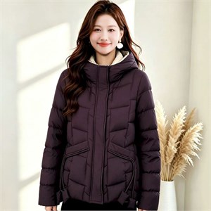 {{photo.Alt || photo.Description || 'Cute Woman  Куртка с капюшоном  002-2607'}}