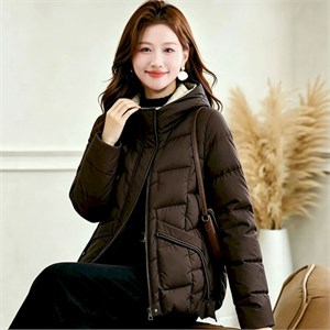 {{photo.Alt || photo.Description || 'Cute Woman  Куртка с капюшоном  002-2607'}}