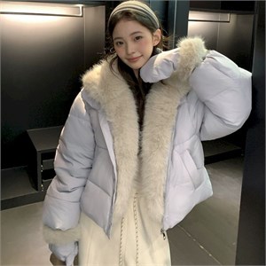 {{photo.Alt || photo.Description || 'Cute Woman  Куртка с меховым воротником  017-6602'}}