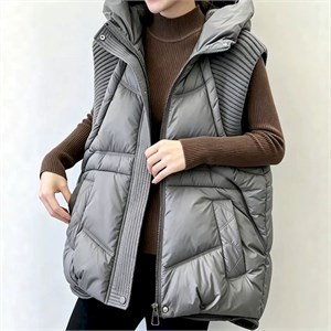 {{photo.Alt || photo.Description || 'Cute Woman  Жилет с капюшоном  015-2608'}}