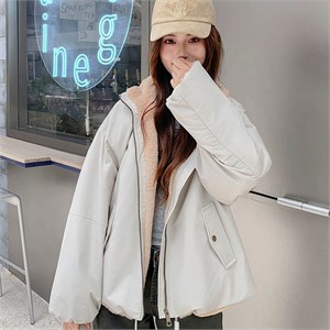 {{photo.Alt || photo.Description || 'Cute Woman Куртка с меховой подкладкой  025-A33'}}