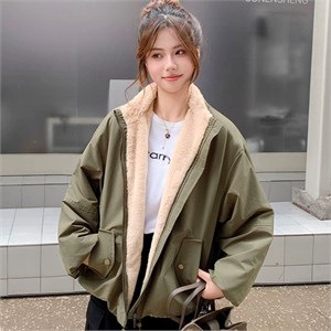 {{photo.Alt || photo.Description || 'Cute Woman Куртка с меховой подкладкой  025-A33'}}