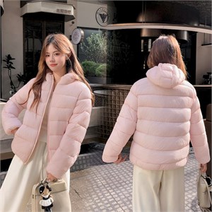 {{photo.Alt || photo.Description || 'Cute Woman  Куртка с капюшоном  025-A35'}}