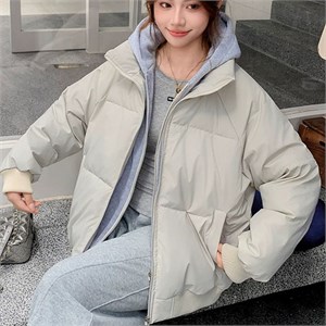 {{photo.Alt || photo.Description || 'Cute Woman  Куртка с капюшоном  025-A38'}}
