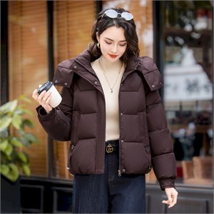 {{photo.Alt || photo.Description || 'Cute Woman Куртка с капюшоном  025-A25'}}