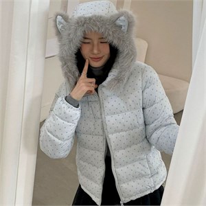 {{photo.Alt || photo.Description || 'Cute Woman Куртка с капюшоном  028-2609'}}