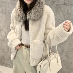 {{photo.Alt || photo.Description || 'Cute Woman Куртка флисовая с воротником  028-2613'}}
