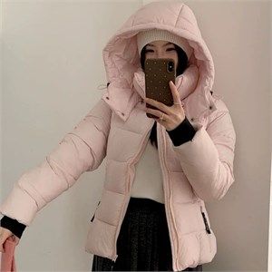 {{photo.Alt || photo.Description || 'Cute Woman Куртка с капюшоном  028-2611'}}