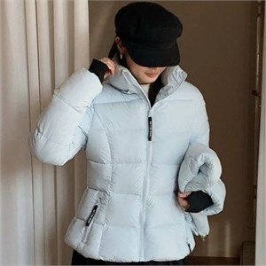 {{photo.Alt || photo.Description || 'Cute Woman Куртка с капюшоном  028-2611'}}
