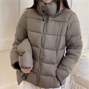 {{photo.Alt || photo.Description || 'Cute Woman Куртка с капюшоном  028-2611'}}