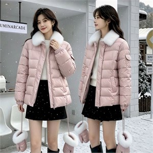 {{photo.Alt || photo.Description || 'Cute Woman Куртка с варежками  011-275'}}