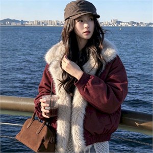 {{photo.Alt || photo.Description || 'Cute Woman Куртка с меховым воротником  011-273'}}