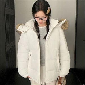 {{photo.Alt || photo.Description || 'Cute Woman Куртка с капюшоном  027-852'}}
