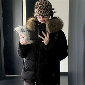 {{photo.Alt || photo.Description || 'Cute Woman Куртка с капюшоном  027-852'}}