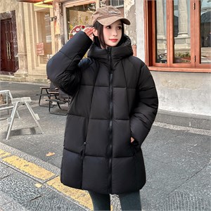 {{photo.Alt || photo.Description || 'Cute Woman Куртка с капюшоном  K-18'}}
