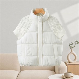 {{photo.Alt || photo.Description || 'Cute Woman Жилет с вязаным рукавом и воротником-стойкой 002-2601'}}
