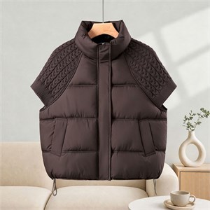 {{photo.Alt || photo.Description || 'Cute Woman Жилет с вязаным рукавом и воротником-стойкой 002-2601'}}