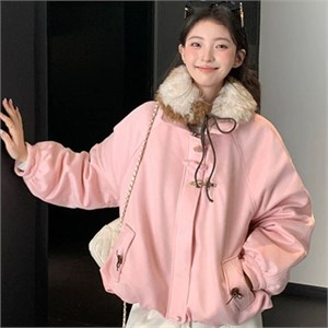 {{photo.Alt || photo.Description || 'Cute Woman Куртка ретро с меховым воротником  017-665'}}