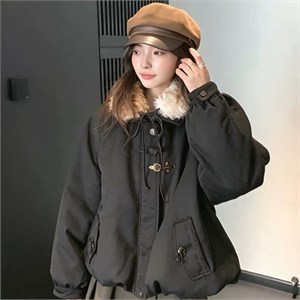 {{photo.Alt || photo.Description || 'Cute Woman Куртка ретро с меховым воротником  017-665'}}