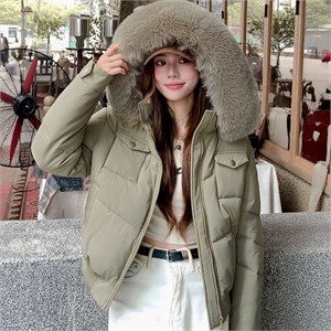 {{photo.Alt || photo.Description || 'Cute Woman Куртка с капюшоном  023-7618'}}
