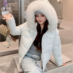 {{photo.Alt || photo.Description || 'Cute Woman Куртка с капюшоном  023-7618'}}