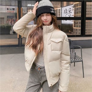 {{photo.Alt || photo.Description || 'Cute Woman Куртка с капюшоном  023-7618'}}