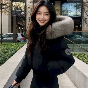 {{photo.Alt || photo.Description || 'Cute Woman Куртка с капюшоном  023-637'}}