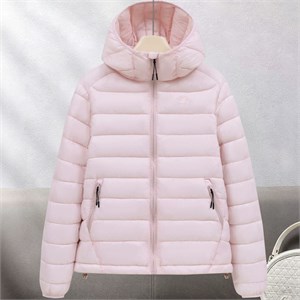 {{photo.Alt || photo.Description || 'Cute Woman Куртка с капюшоном  023-7606'}}