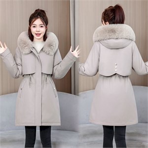 {{photo.Alt || photo.Description || 'Cute Woman Куртка с капюшоном  001-395'}}