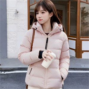 {{photo.Alt || photo.Description || 'Cute Woman  Куртка с капюшоном  019-851'}}